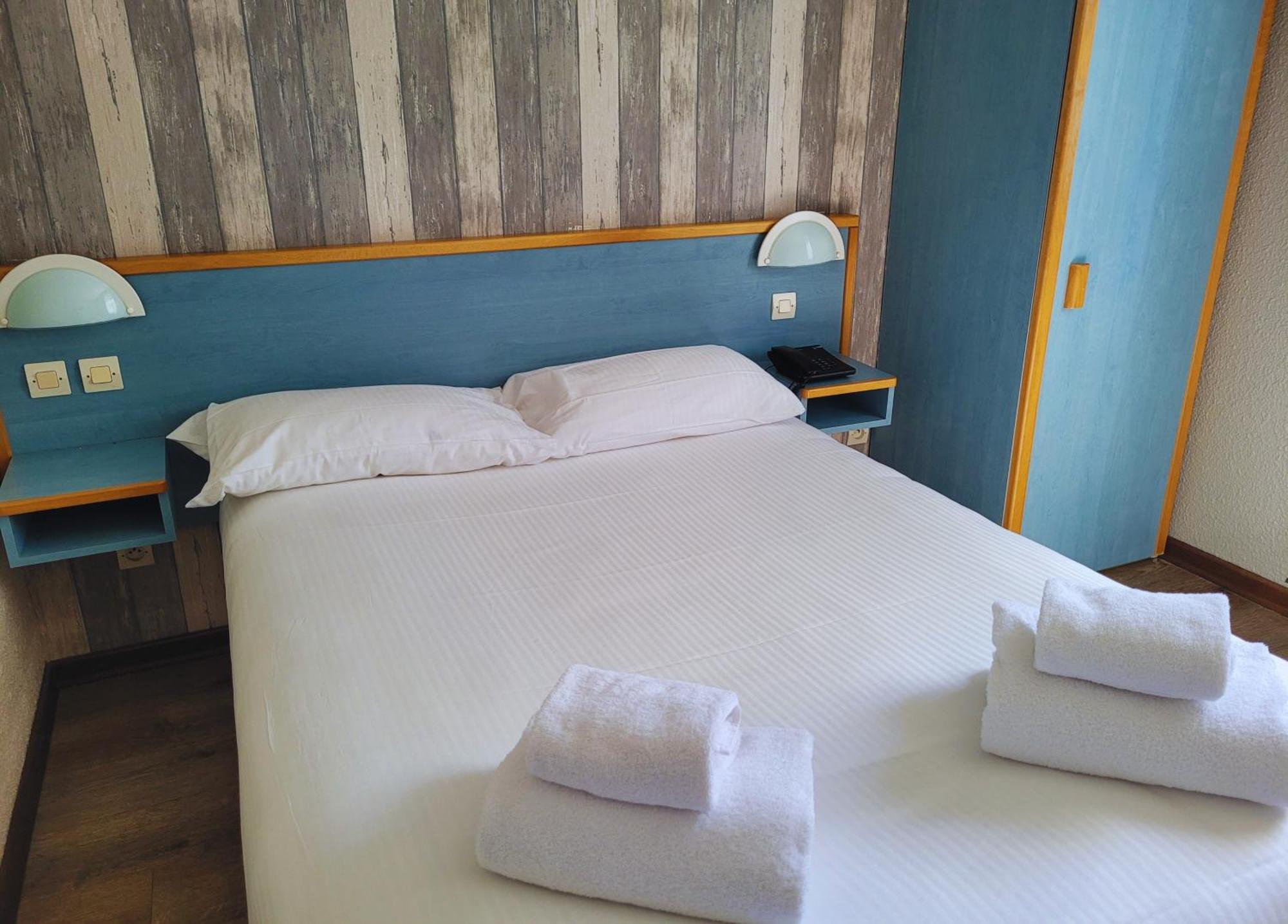 Hotel Restaurant Les Chataigniers プリヴァ エクステリア 写真