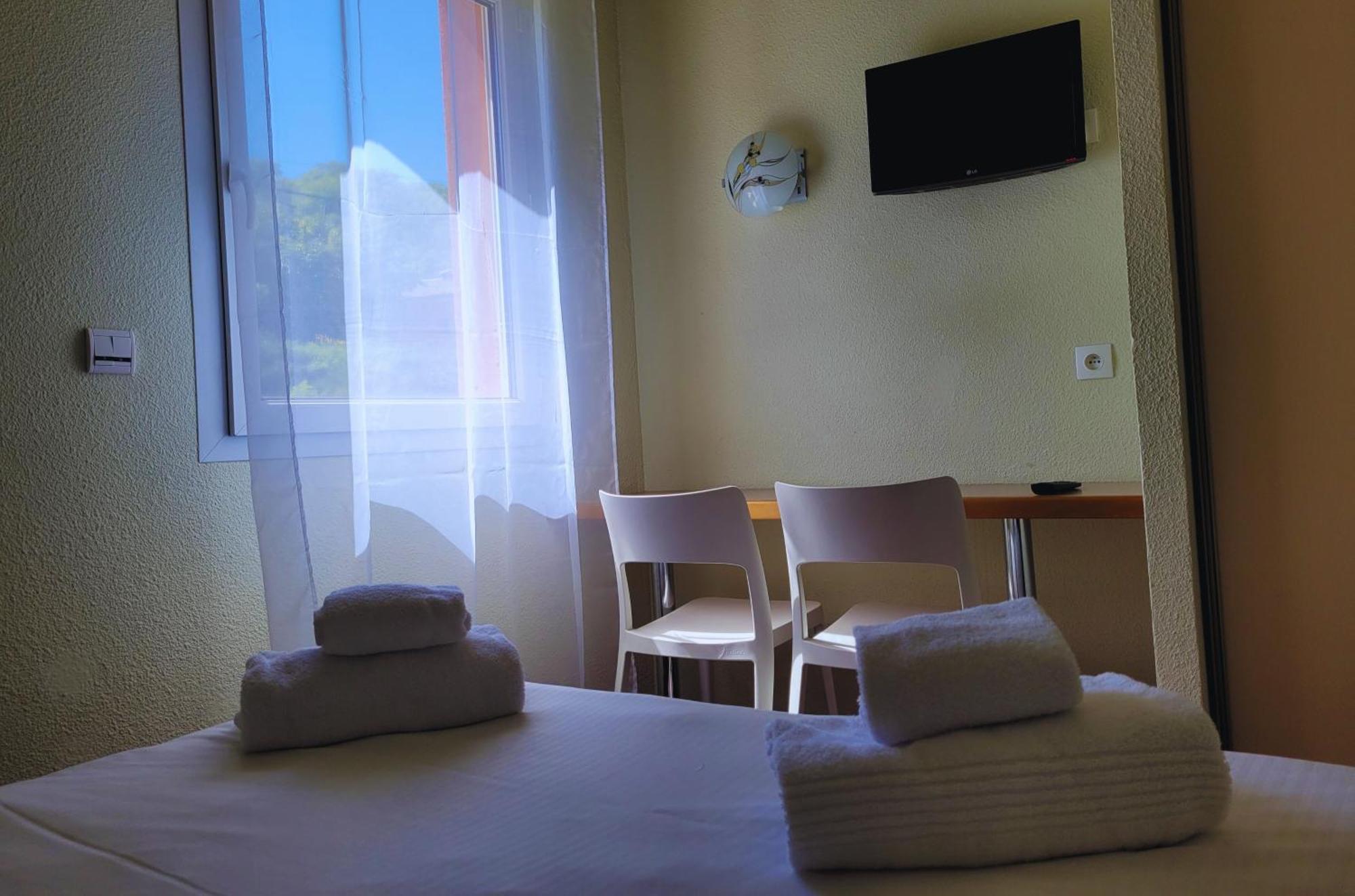 Hotel Restaurant Les Chataigniers プリヴァ エクステリア 写真