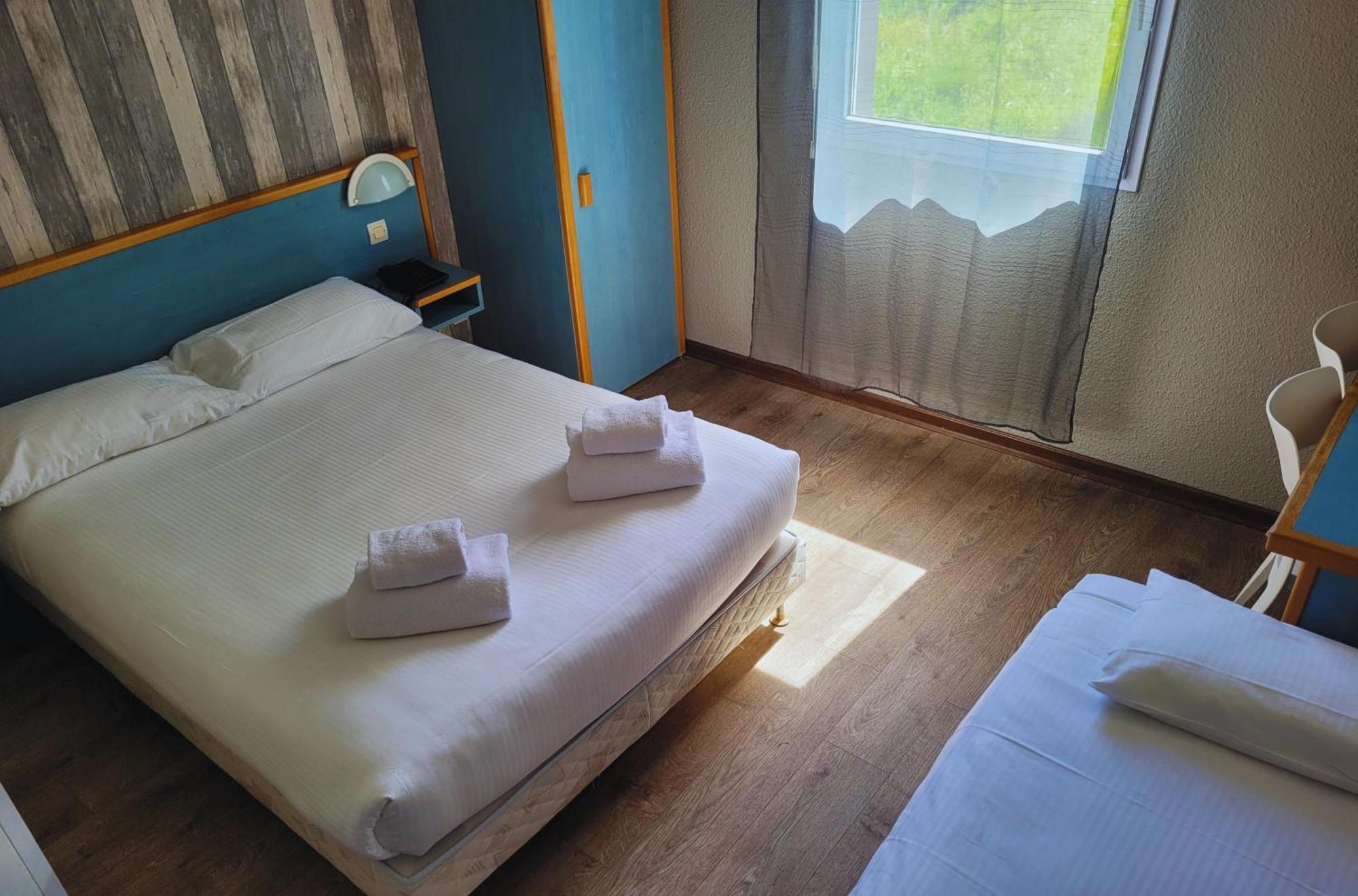 Hotel Restaurant Les Chataigniers プリヴァ エクステリア 写真