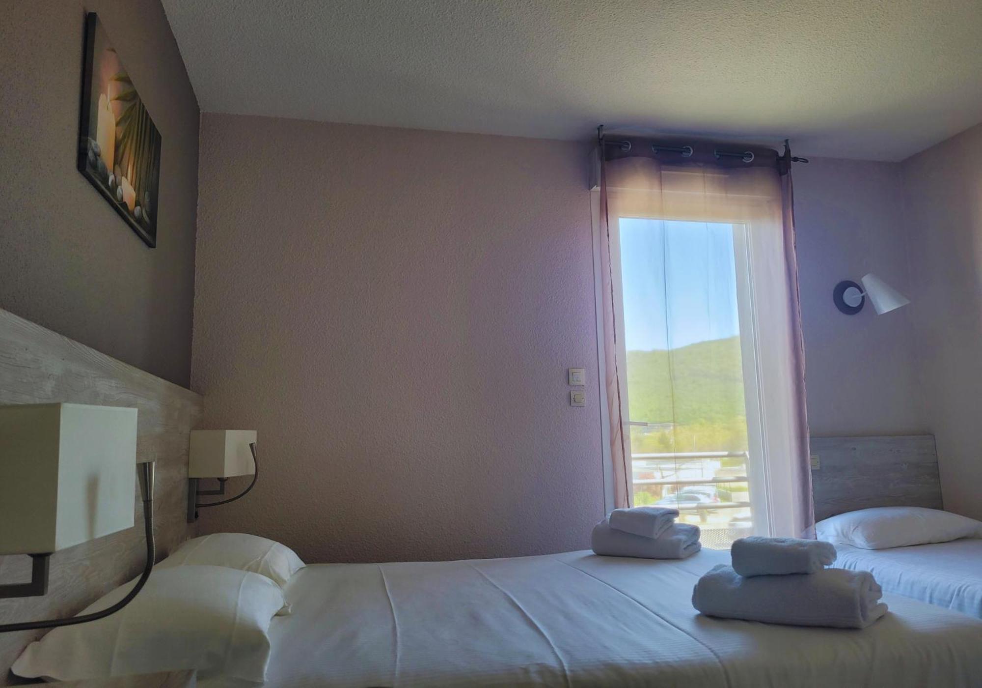 Hotel Restaurant Les Chataigniers プリヴァ エクステリア 写真
