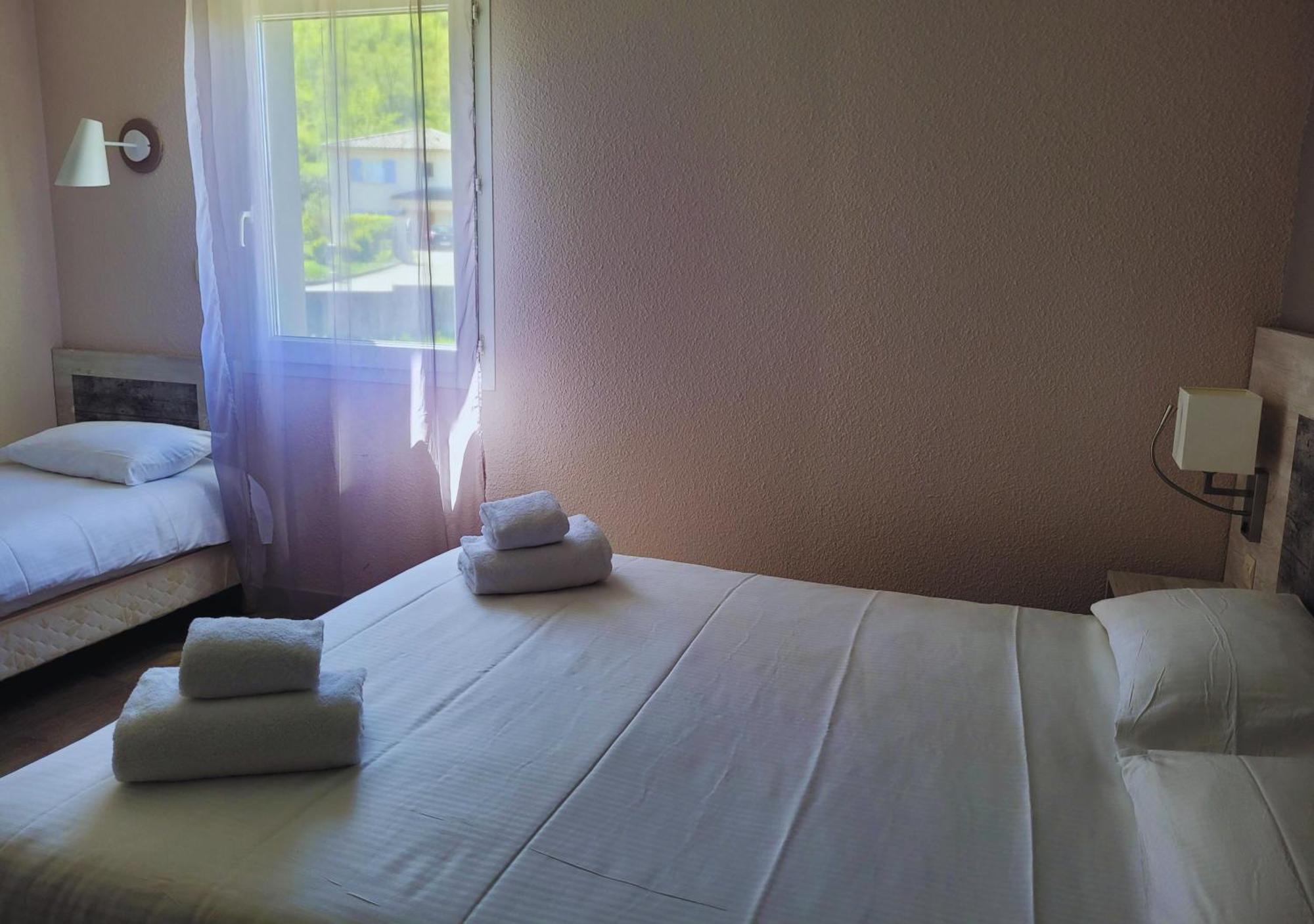 Hotel Restaurant Les Chataigniers プリヴァ 部屋 写真